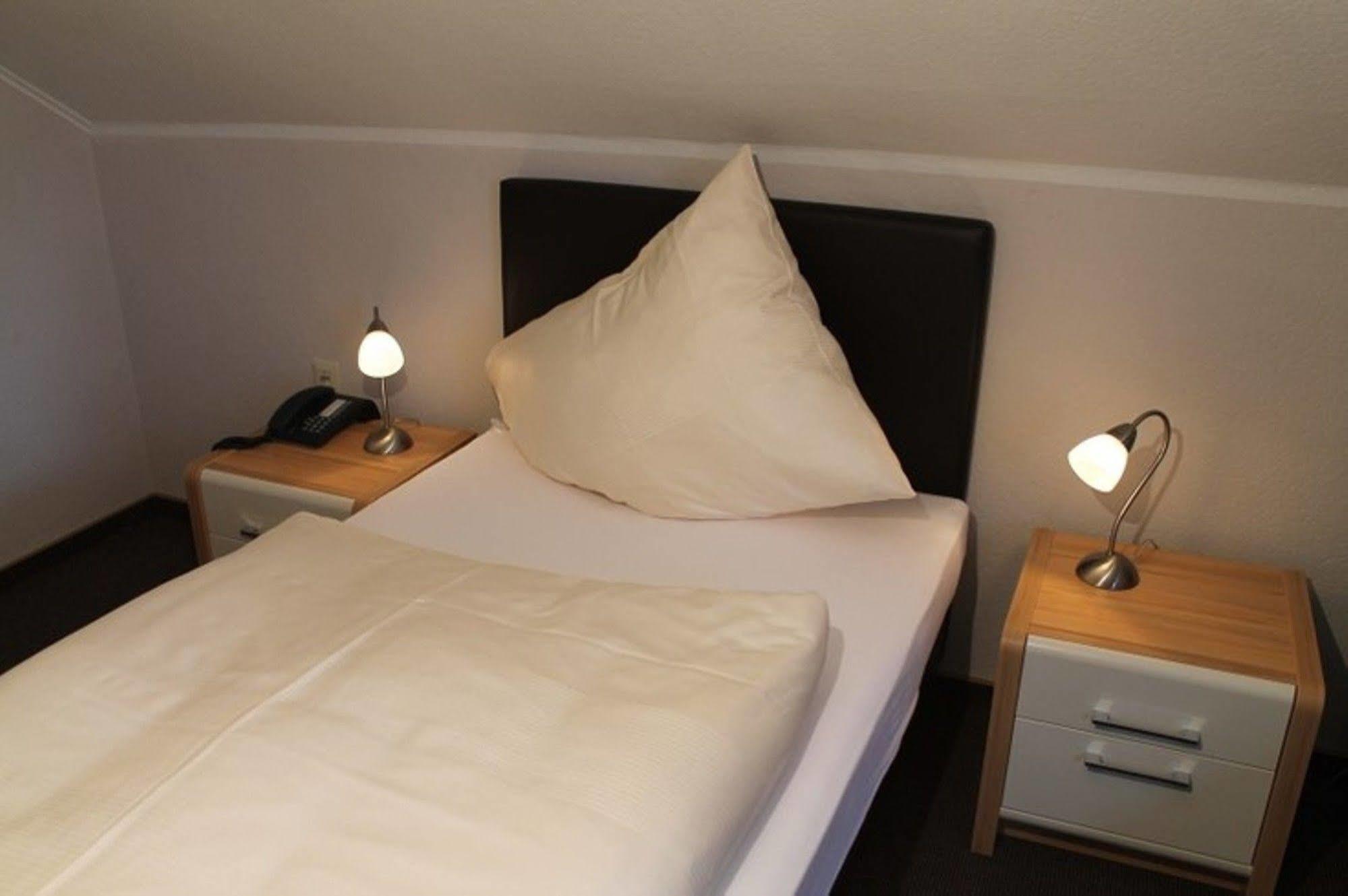 Hövelhof Landhaus Hotel Goeke מראה חיצוני תמונה