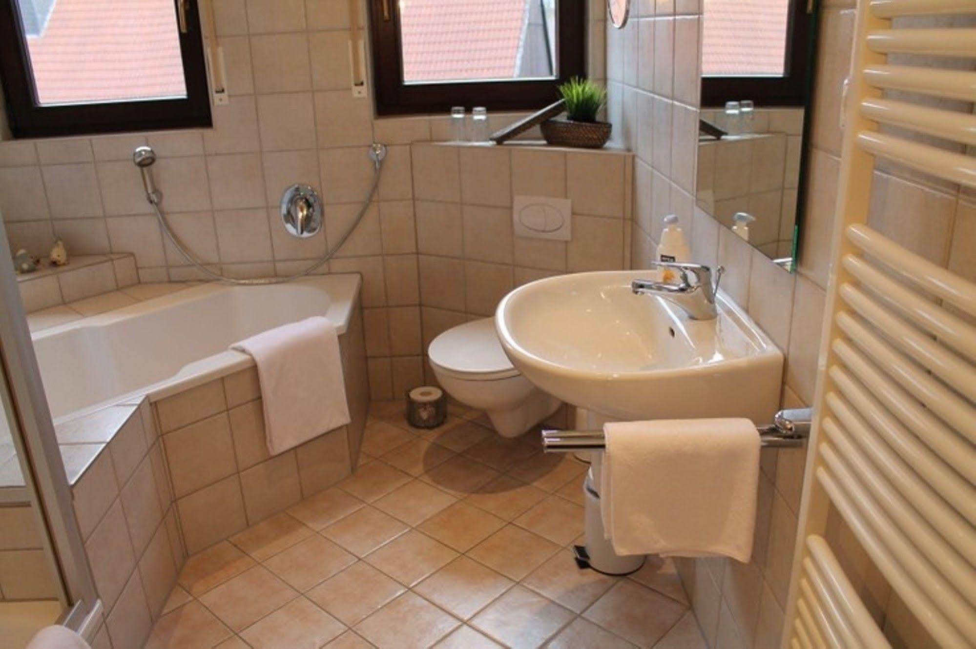 Hövelhof Landhaus Hotel Goeke מראה חיצוני תמונה